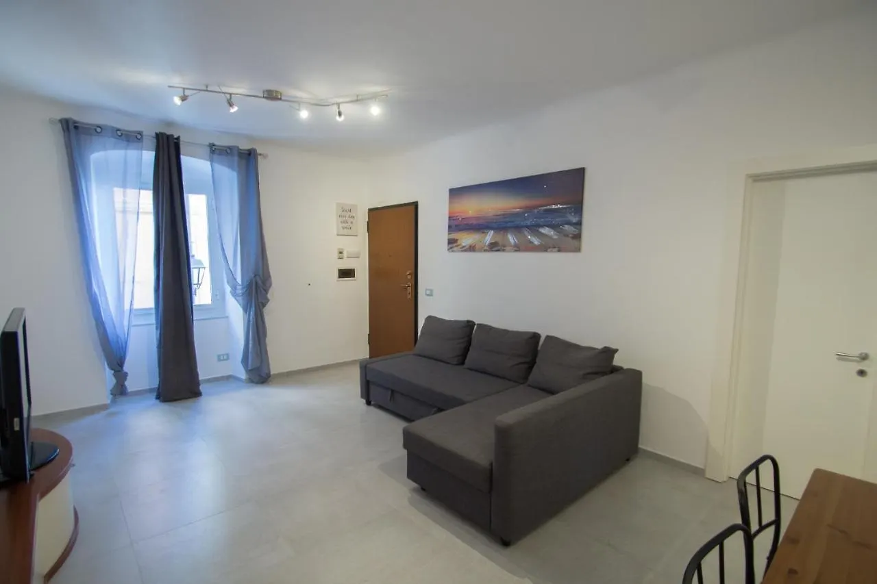 Appartamento piazza Buccelli a 10 mt dal mare Varazze