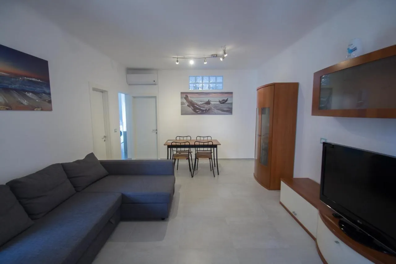 Appartamento piazza Buccelli a 10 mt dal mare Varazze